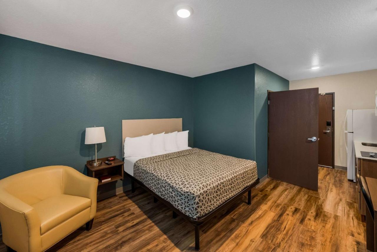 Woodspring Suites West Palm Beach Century Village  Eksteriør billede